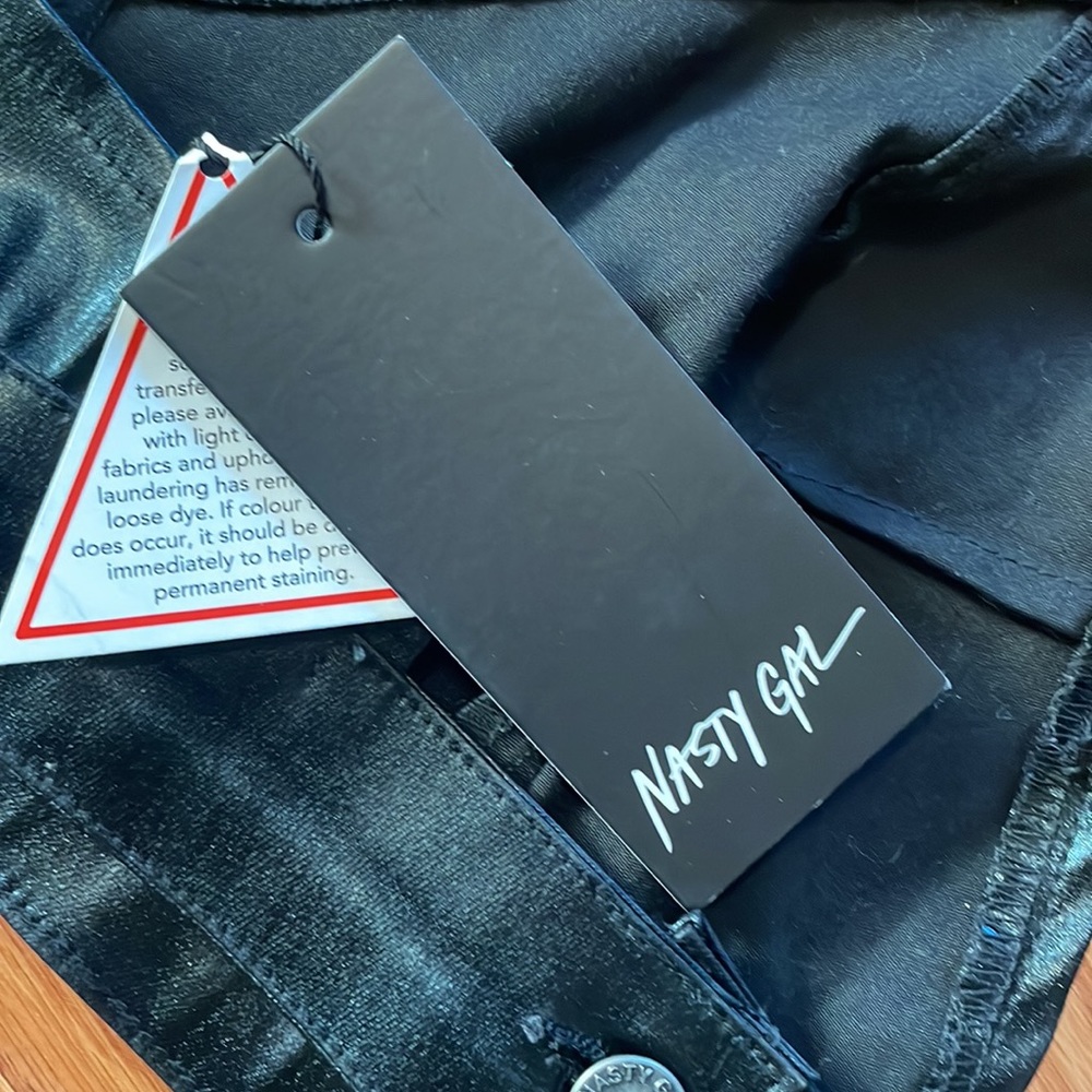 NWT Nasty Gal Black Coated Triangle Halter Neck Bralette Size U.S. 10 - Picture 4 of 8